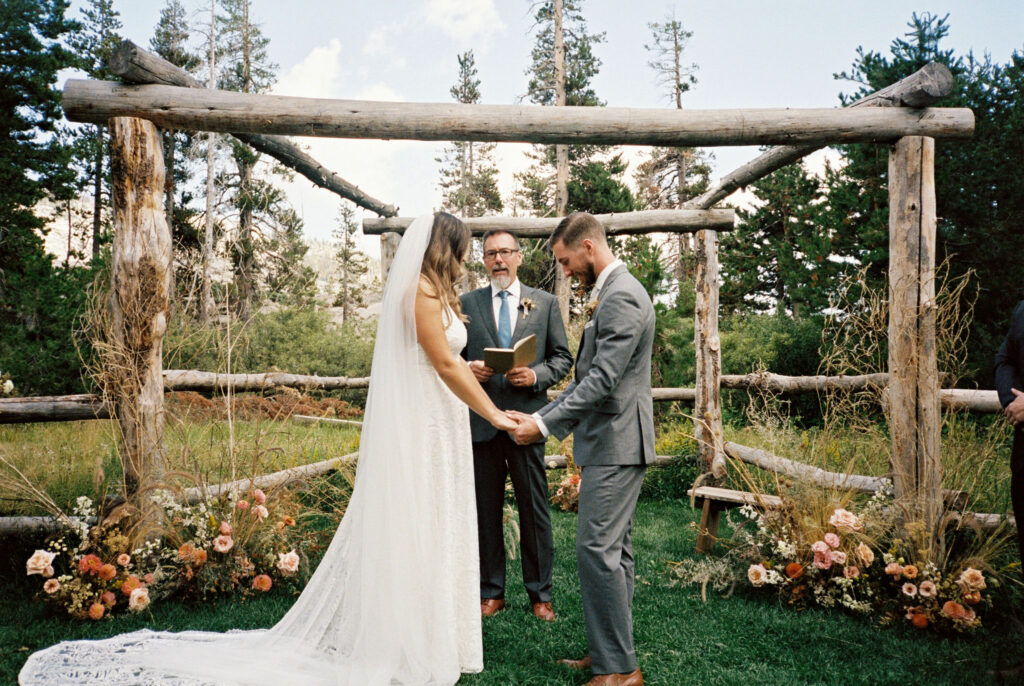 Outdoor summer wedding ceremony at The HudeOut at Kirkwood captured by Taylor Mccutchan - Adventure el opement photographer