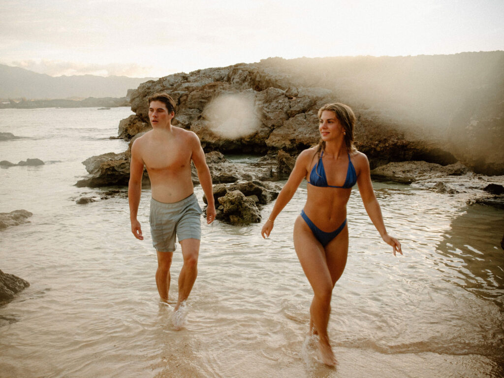 An intimate couples photoshoot in Oahu at Sharks Cove