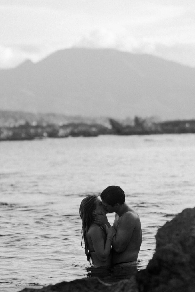 An intimate couples photoshoot in Oahu at Sharks Cove