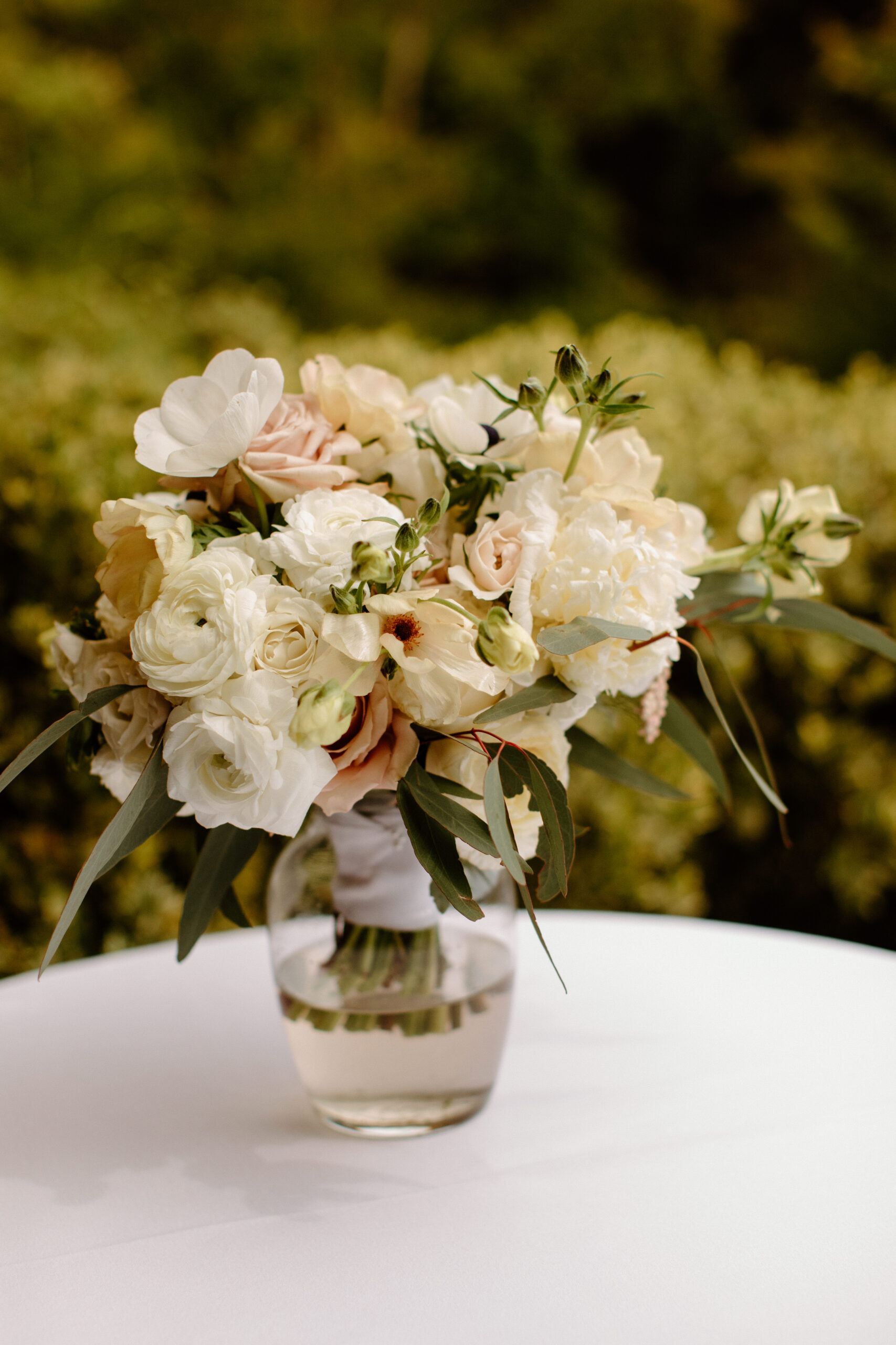 stunning details of a beautiful mountain view California wedding