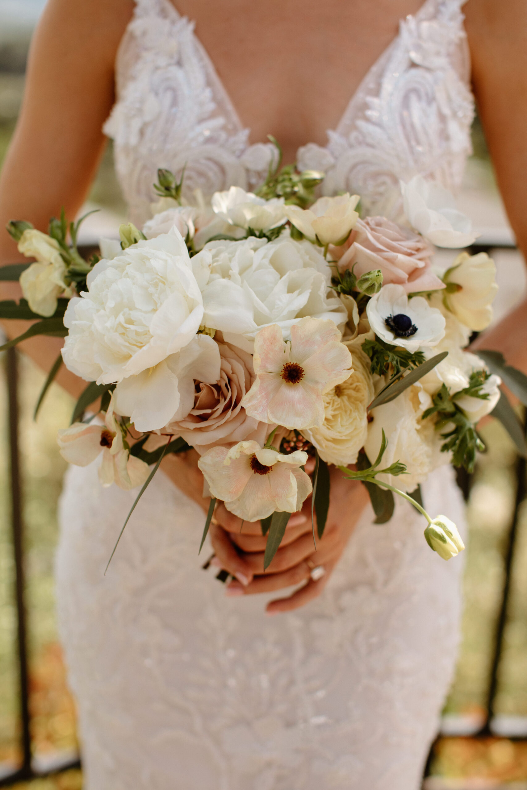 stunning details of a beautiful mountain view California wedding