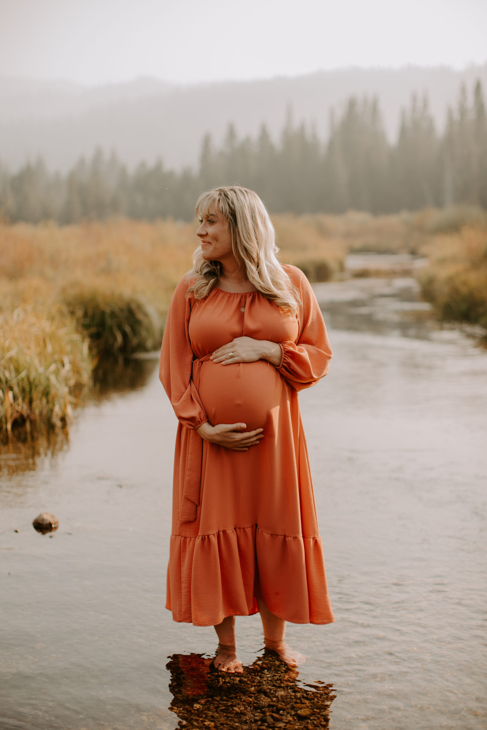 future mom poses in the California nature