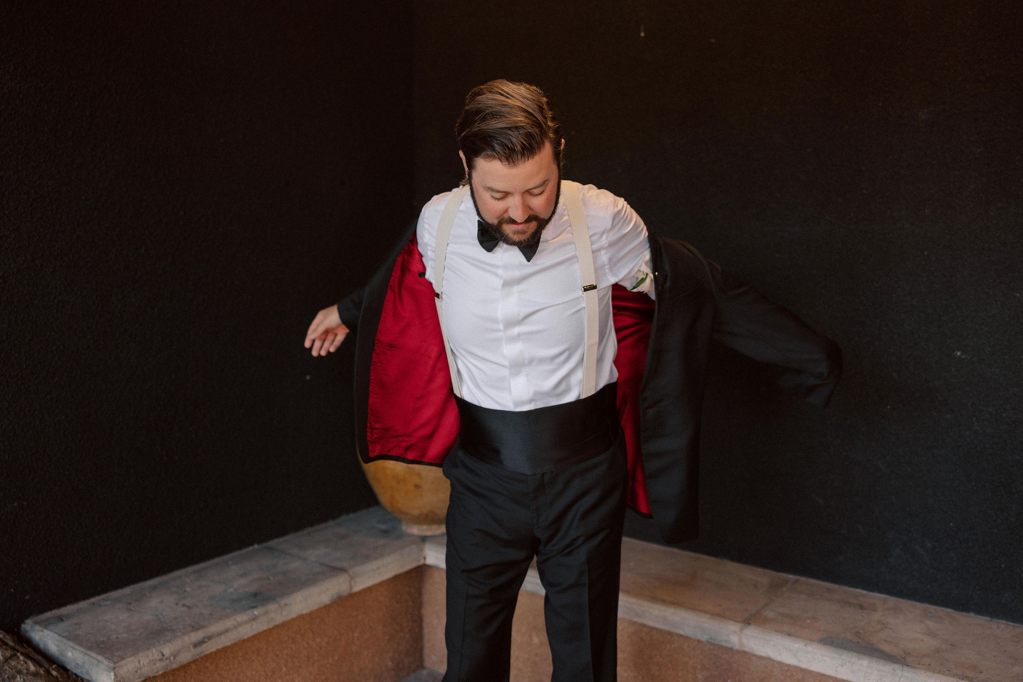 groomsmen prepares for his dreamy California wedding day with his groomsmen