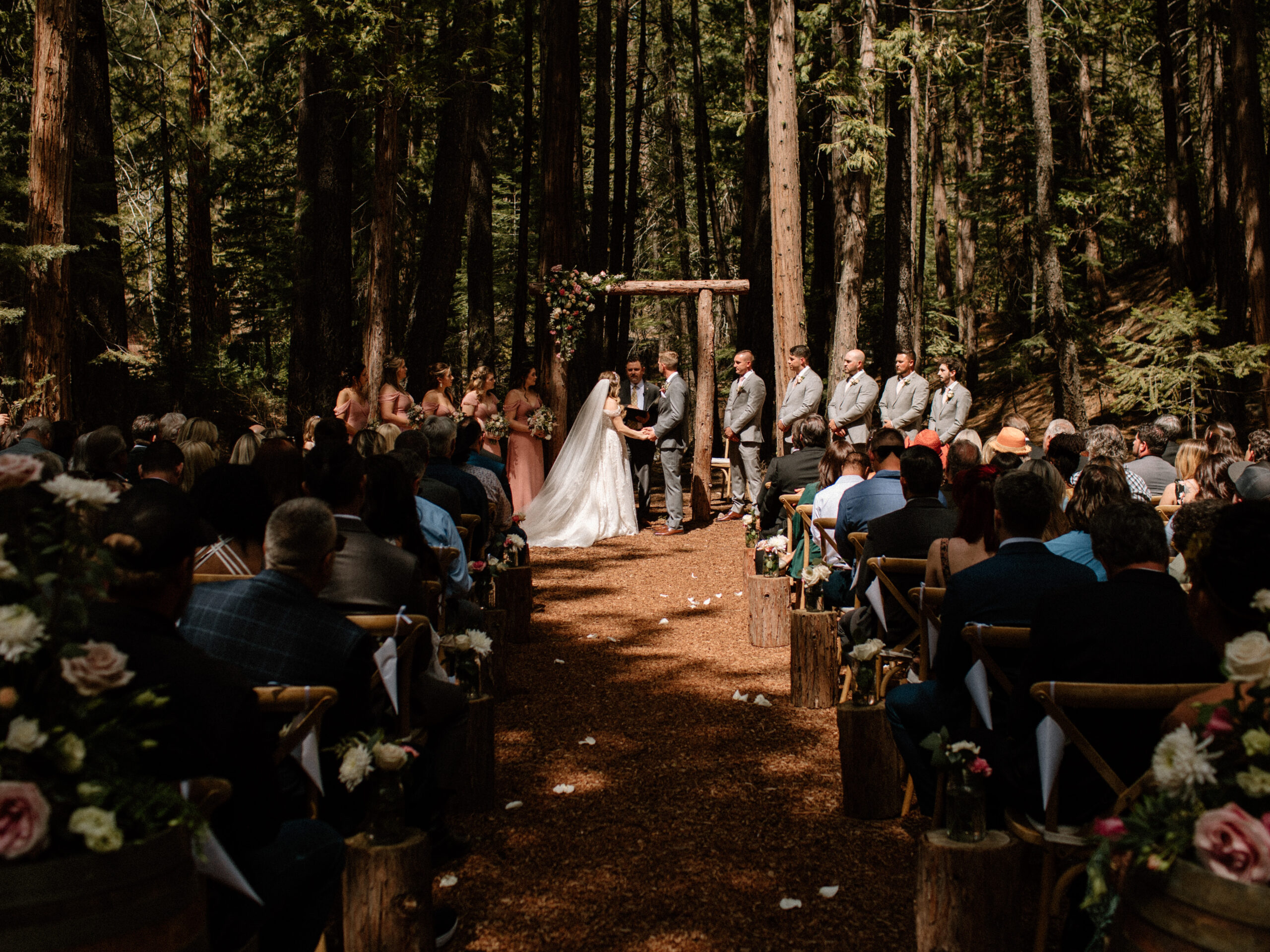 timeless photos of an elegant Tahoe wedding day