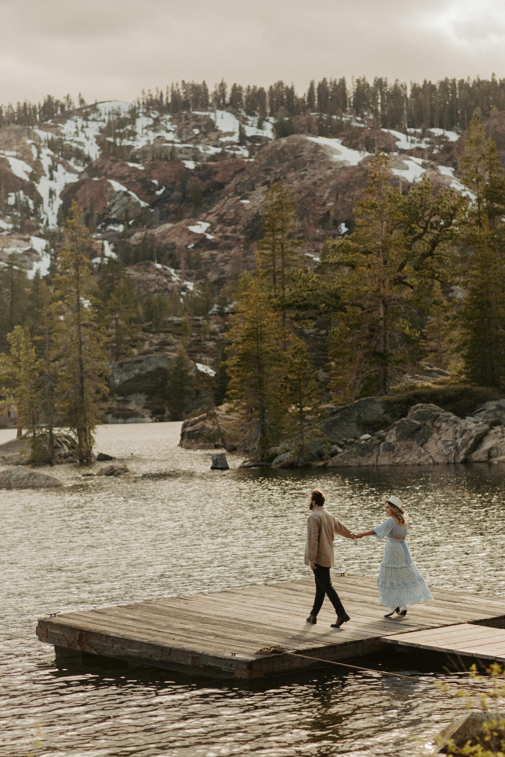 How to plan everything about your adventure mountain engagement photoshoot