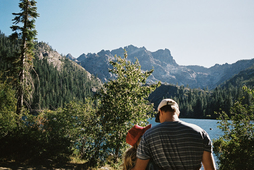 How to plan everything about your adventure mountain engagement photoshoot