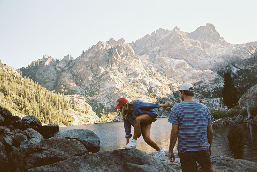 How to plan everything about your adventure mountain engagement photoshoot